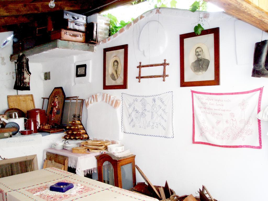 Penzion A Restauracia Toldi Galanta Exterior photo