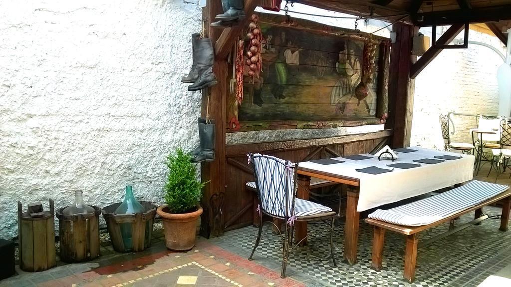 Penzion A Restauracia Toldi Galanta Exterior photo